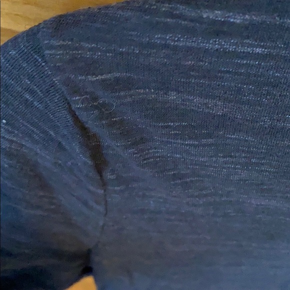 Under Armour Tshirt - Picture 3 of 3